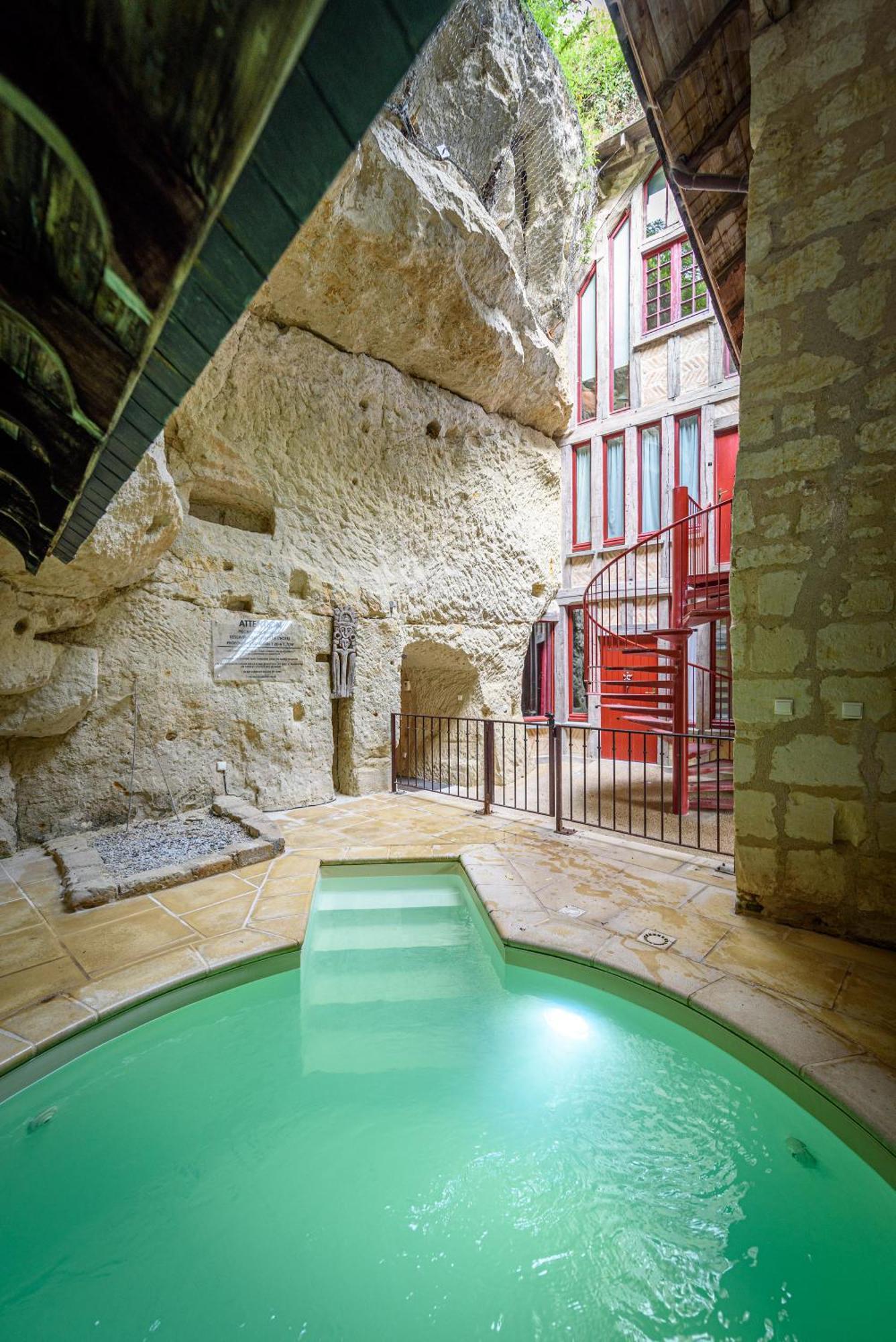 Logis Demeure De La Vignole Hotel Turquant Exterior photo